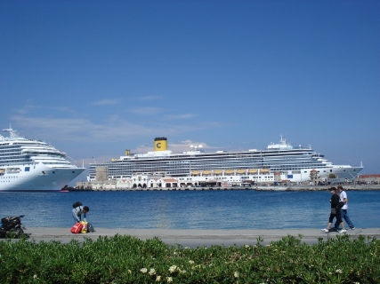Costa Luminosa dans le port de Rhodes